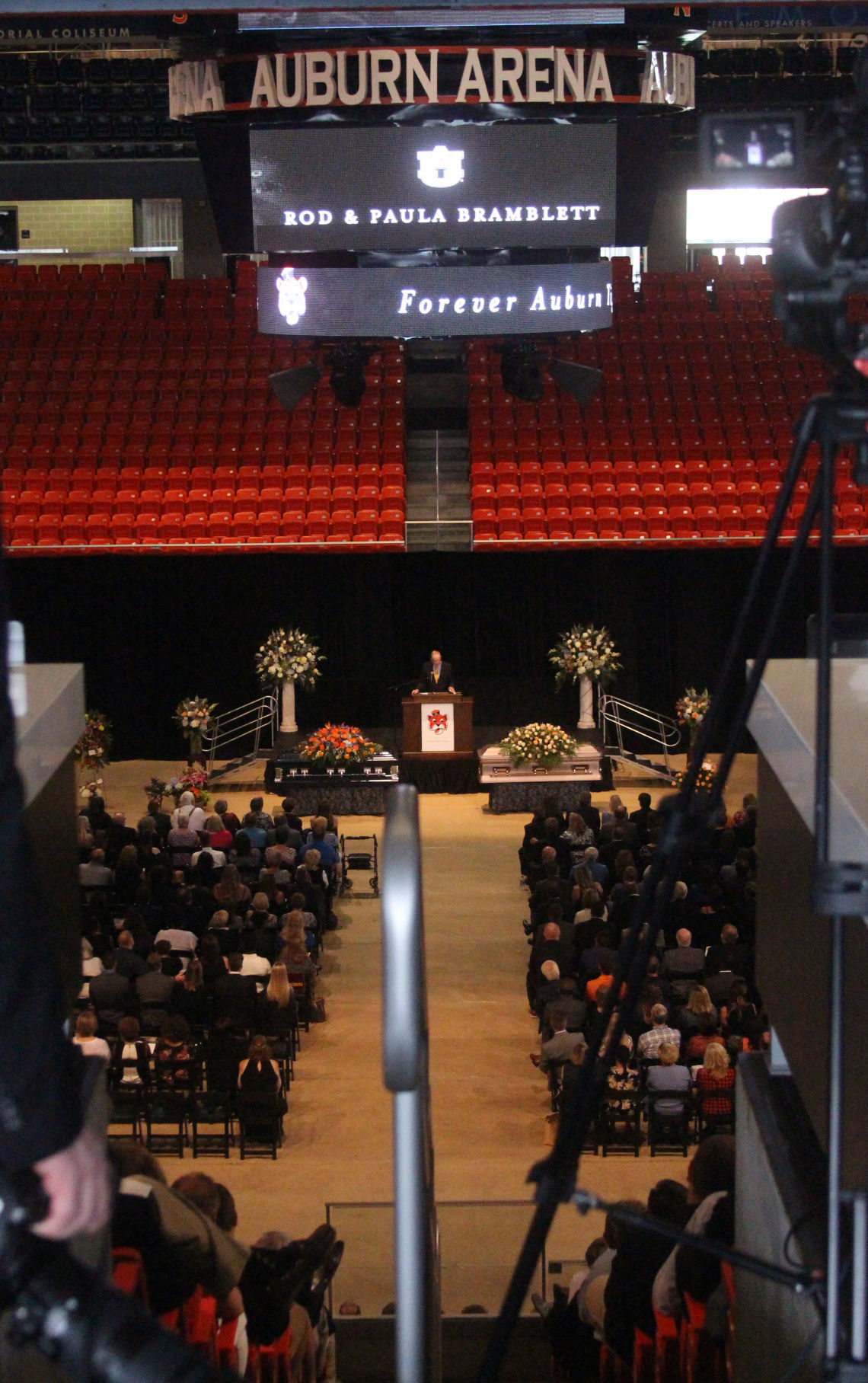 A community remembers Rod and Paula Bramblett at their memorial service